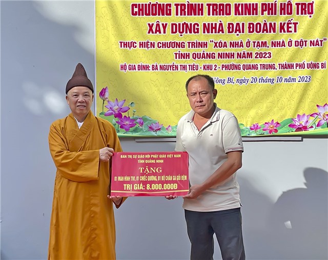 Trao hỗ trợ 32Win1 com Tải xuống APK nhà Đại đoàn kết, thực hiện chương trình xoá nhà ở tạm, nhà dột nát năm 2023 tại  phường Quang Trung