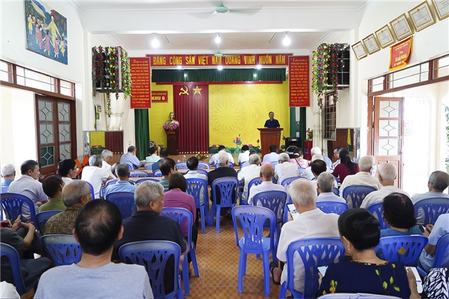 Đồng chí Bí thư Thành uỷ dự sinh hoạt chi bộ khu 6, phường Thanh Sơn