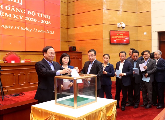 Giới thiệu nhân sự kiện toàn chức danh Phó Bí thư 32Win10 bảo mật tối đa, Chủ tịch UBND tỉnh và Trưởng Đoàn ĐBQH tỉnh