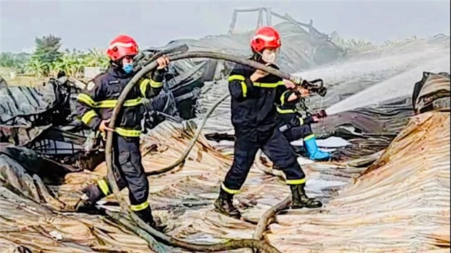 Hỏa hoạn thiêu rụi nhà kho xưởng sản xuất ở Hải Phòng