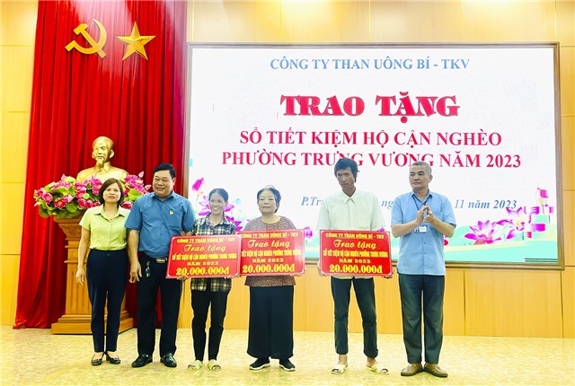 Phường Trưng Vương trao hỗ trợ cho hộ cận nghèo