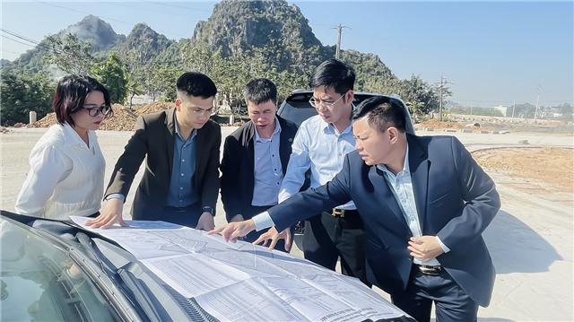 Phó Chủ tịch UBND thành phố Nguyễn Đức Hòa làm việc với Cụm Công nghiệp Phương Nam về công tác xúc tiến 32Win03 cá cược trực tuyến