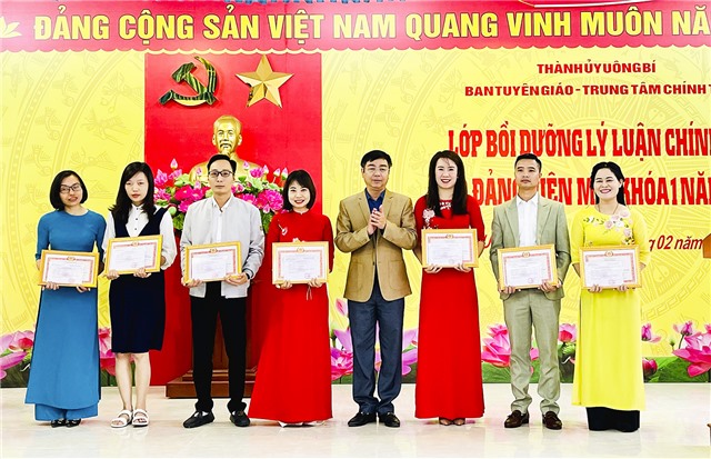 Tổng kết lớp bồi dưỡng lý luận chính trị cho đảng viên mới khóa 1 năm 2023
