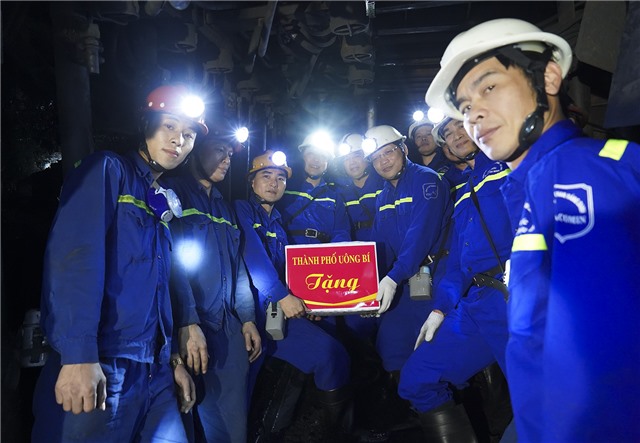 Đoàn công tác Thành uỷ, UBND thành phố thăm và làm việc tại Công ty CP Than Vàng Danh - Vinacomin