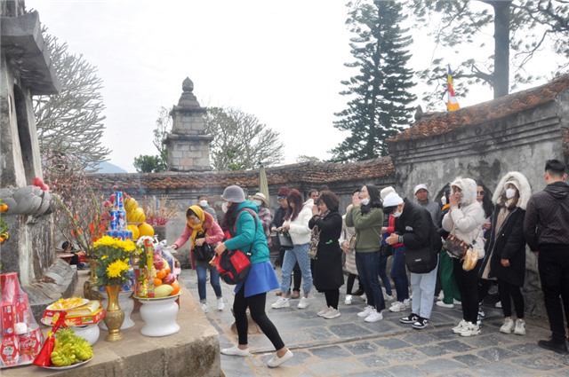 Du xuân trảy hội non thiêng