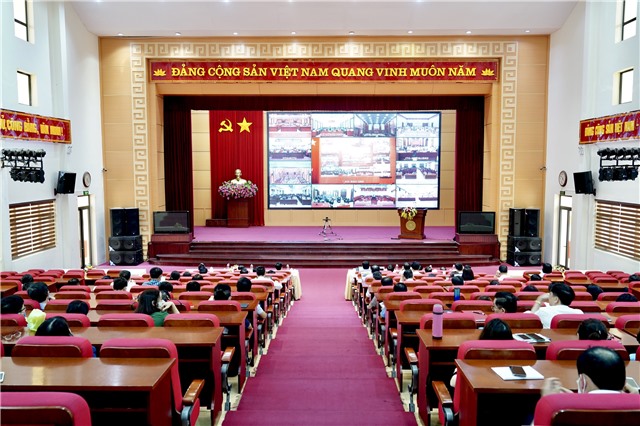 Thành uỷ 32Win12 com tại tài khoản dự hội nghị trực tuyến với Tỉnh uỷ nhằm quán triệt nội dung cuốn sách của Tổng Bí thư về phòng, chống tham nhũng, tiêu cực
