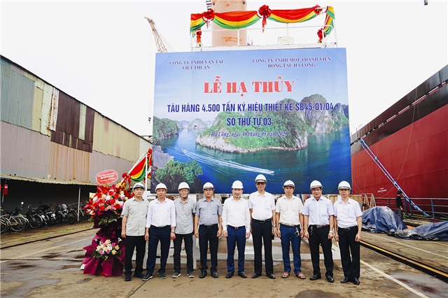 Công ty TNHH vận tải Việt Thuận: Lễ hạ thuỷ tàu SB 4500 tấn, ký hiệu thiết kế SB45-01/04