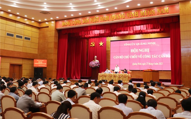 Đổi mới toàn diện, đồng bộ trong công tác cán bộ