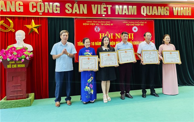 10 năm mô hình “Nồi cháo nhân đạo” phát miễn phí trên 1 triệu suất cháo cho bệnh nhân nghèo