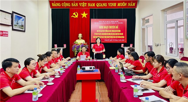 Chi bộ Trung tâm Truyền thông - Văn hoá sinh hoạt chuyên đề “Học tập và làm theo tư tưởng, đạo đức, phong cách Hồ Chí Minh”