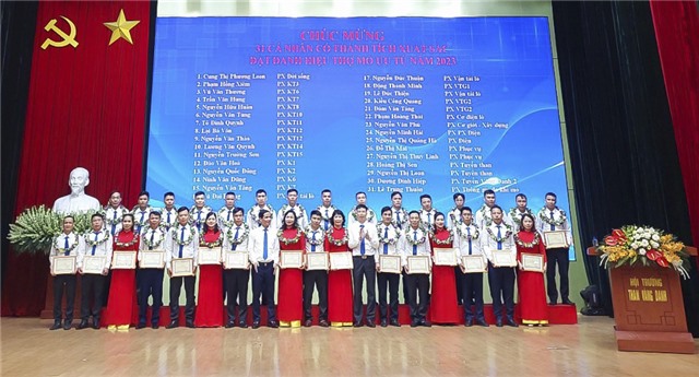 Công ty CP Than Vàng Danh tuyên dương Link Đăng Nhập Và Tải App 32 WIN COM Mới giỏi, Thợ mỏ ưu tú, Cán bộ quản lý giỏi năm 2023