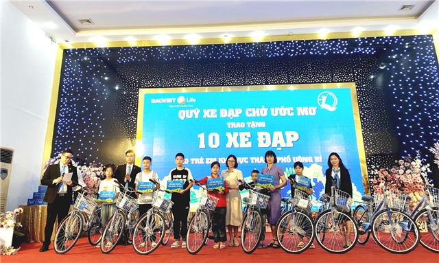 Bảo Việt Nhân thọ trao tặng 30 xe đạp từ "Quỹ xe đạp chở ước mơ" năm 2023