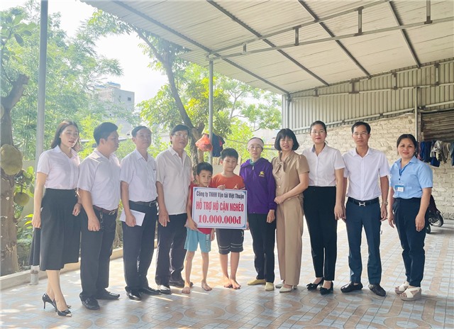 Trao hỗ trợ nâng cao chất lượng cuộc sống cho hộ nghèo, cận  nghèo trên địa bàn phường Nam Khê, Phương Nam