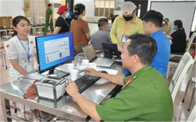 Biểu dương 19 tỉnh, thành phố hoàn thành chỉ tiêu cấp Căn cước công dân trước thời hạn