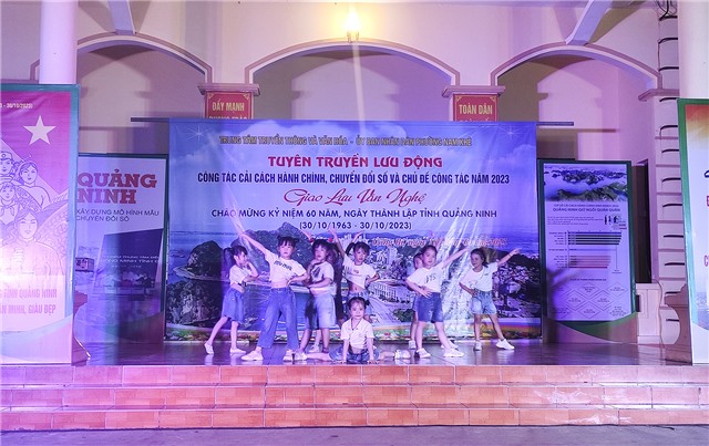 Tuyên truyền lưu động tại khu Tre Mai, phường Nam Khê 