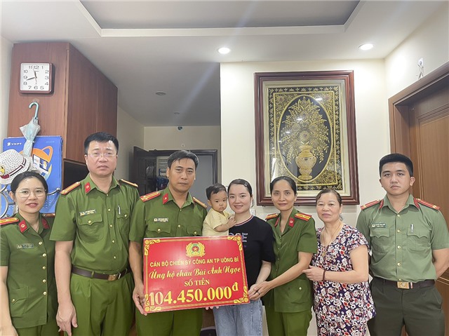 Công an thành phố 32Win12 com tại tài khoản: Ủng hộ hơn 100 triệu đồng cho gia đình CBCS có hoàn cảnh đặc biệt khó khăn