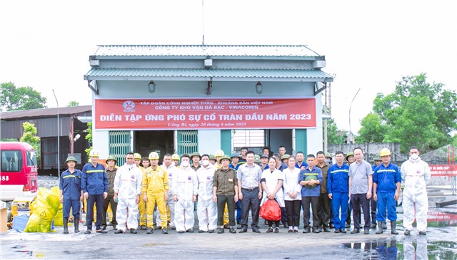 Công ty Kho vận Đá Bạc – Vinacomin tổ chức  tập huấn công tác ứng phó sự cố tràn dầu năm 2023