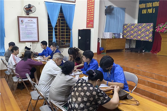 Phường Trưng Vương: Nỗ lực tuyên truyền, hỗ trợ người dân đăng ký, kích hoạt tài khoản định danh điện tử 