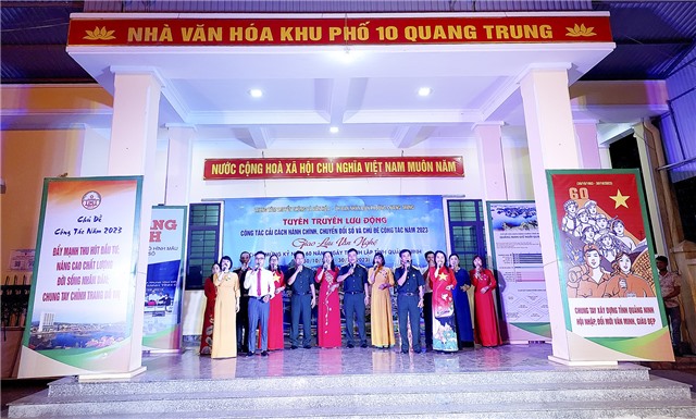 Tuyên truyền lưu động tại khu 10, phường Quang Trung