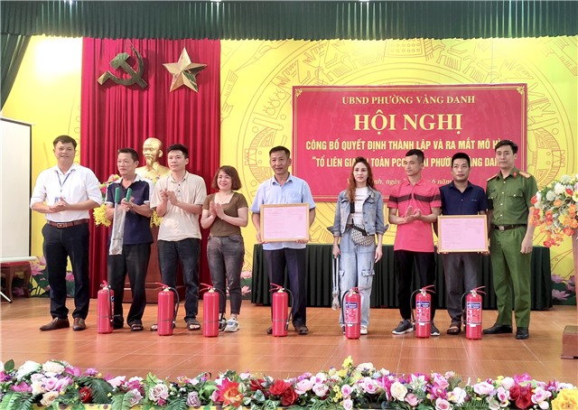 Công bố quyết định thành lập và ra mắt mô hình "Tổ liên gia an toàn PCCC" tại phường Vàng Danh