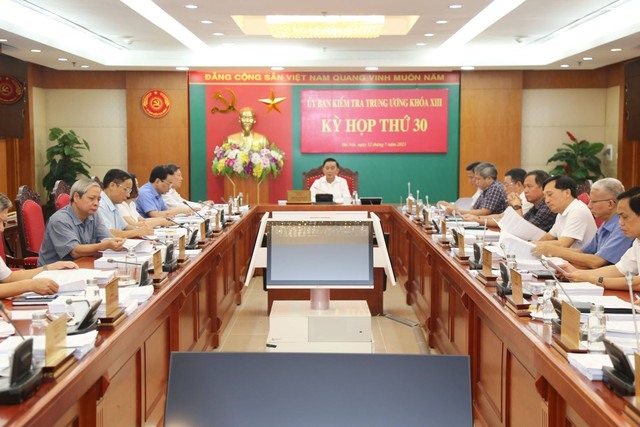 Ủy ban Kiểm tra Trung ương xem xét, thi hành kỷ luật một số tổ chức đảng, đảng viên