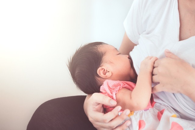 Dinh dưỡng trong sữa mẹ giúp giảm bệnh tật và tử vong ở trẻ