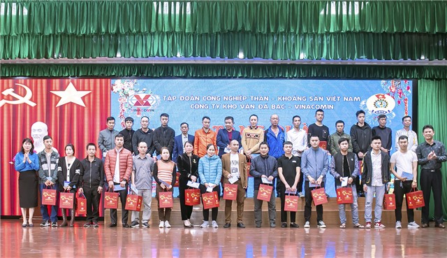 Chăm lo Tết sớm cho công nhân Link Đăng Nhập Và Tải App 32 WIN COM Mới
