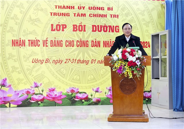 Trung tâm Chính trị thành phố khai giảng Lớp bồi dưỡng nhận thức về Đảng cho công dân nhập ngũ năm 2024
