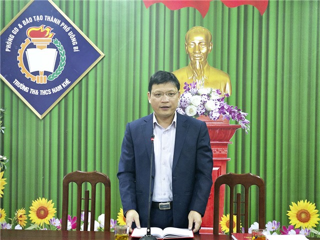 Bí thư Thành uỷ, Chủ tịch HĐND Thành phố Nghiêm Xuân Cường dự sinh hoạt tại Chi bộ trường Tiểu học và THCS Nam Khê