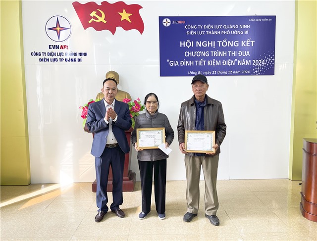 Điện lực 32Win12 com tại tài khoản tổng kết Chương trình thi đua "Gia đình tiết kiệm điện" năm 2024