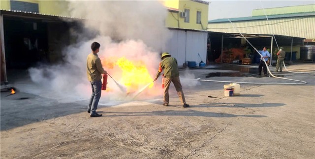 Công an thành phố 32Win12 com tại tài khoản tăng cường tổ chức thực tập phương án chữa cháy, cứu nạn cứu hộ trên địa bàn