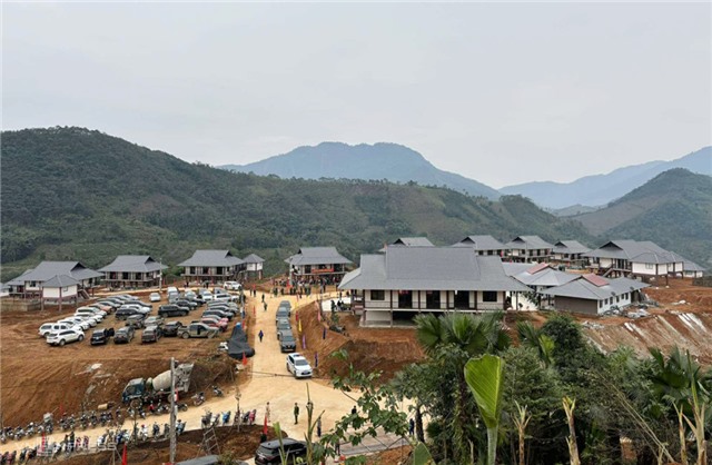 Công ty Cổ phần Xi măng và 32Win1 com nạp rút uy tín Quảng Ninh hỗ trợ Xi măng cho người dân thôn Làng Nủ và Nậm Tông tái thiết cuộc sống mới