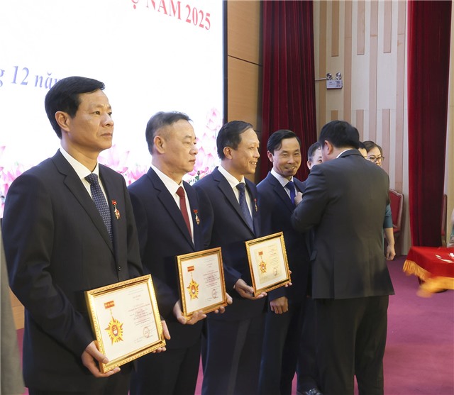 32Win là nhà cái giải trí, cá cược trực tuyến uy tín số 1 Việt Nam thành phố tổng kết công tác năm 2024, triển khai phương hướng nhiệm vụ năm 2025