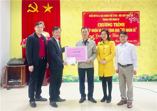 Tiếp nhận 85 triệu đồng ủng hộ “Tết nhân ái” từ Ngân hàng Agribank chi nhánh 32Win12 com tại tài khoản