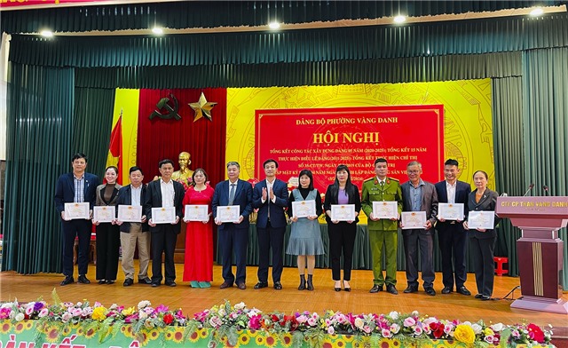 32Win là nhà cái giải trí, cá cược trực tuyến uy tín số 1 Việt Nam phường Vàng Danh tổng kết 5 năm công tác 32Win1 com Tải xuống APK Đảng, 15 năm thực hiện điều lệ Đảng; tổng kết thực hiện chỉ thị số 35-CT/TW của Bộ Chính trị và kỷ niệm 94 năm ngày thành lập Đảng Cộng sản Việt Nam