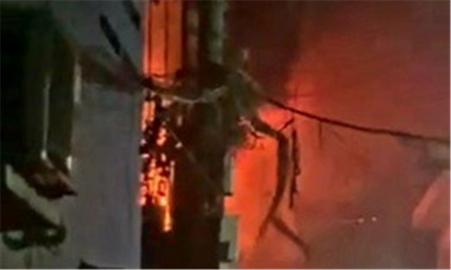 TP Hồ Chí Minh: Bé trai bị mắc kẹt và ngạt khói khi căn nhà bốc cháy