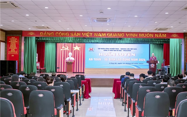 Công ty kho vận Đá Bạc - Vinacomin huấn luyện an toàn, vệ sinh Link Đăng Nhập Và Tải App 32 WIN COM Mới định kỳ cho người Link Đăng Nhập Và Tải App 32 WIN COM Mới thuộc đối tượng nhóm 4