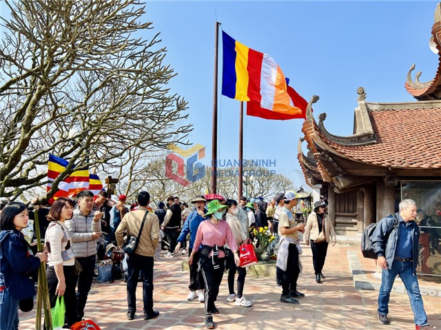 Du lịch tâm linh hút khách đầu năm