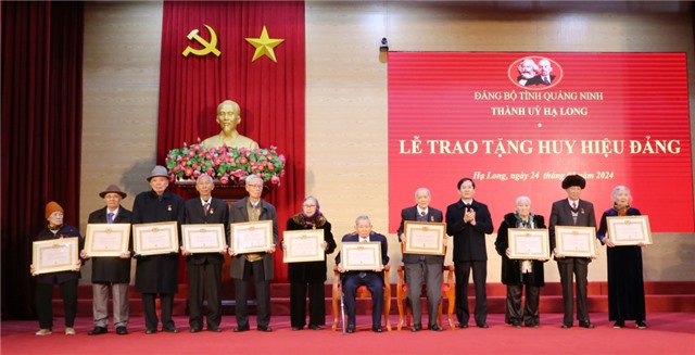 Vững bước dưới cờ Đảng