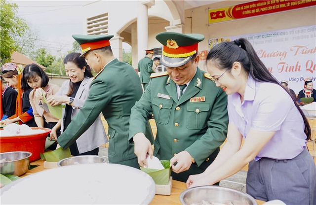 Chương trình “Tết thắm tình quân dân” tại TP 32Win12 com tại tài khoản
