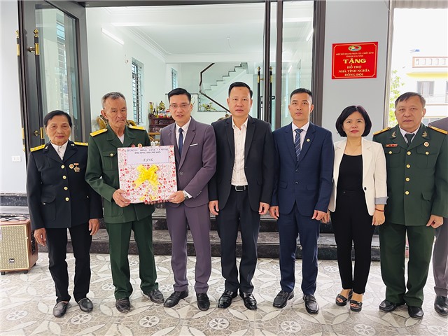 Trao kinh phí hỗ trợ xây nhà nghĩa tình đồng đội cho cựu chiến binh Phạm Quốc Khánh