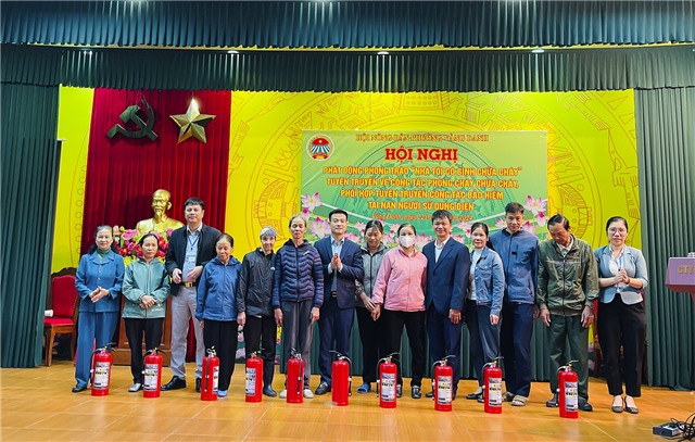 Hội Nông dân phường Vàng Danh phát động phong trào “Nhà tôi có bình chữa cháy”
