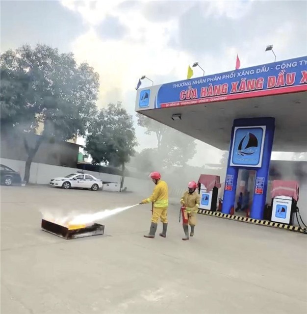 Công an thành phố thực tập phương án chữa cháy, phương án cứu nạn, cứu hộ tại cửa hàng xăng dầu Xanda