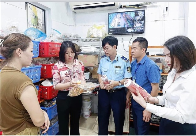 Đội QLTT số 6 phát hiện và xử lý 4 cơ sở kinh doanh vi phạm về ATTP