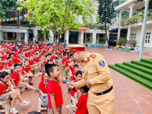Ngoại khóa tuyên truyền pháp luật về an toàn giao thông, phòng chống tệ nạn xã hội và an ninh mạng