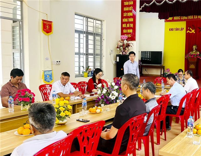 Phó Chủ tịch UBND thành phố Nguyễn Đức Hòa dự sinh hoạt chi bộ thường kỳ tại khu Tân Lập, phường Phương Đông