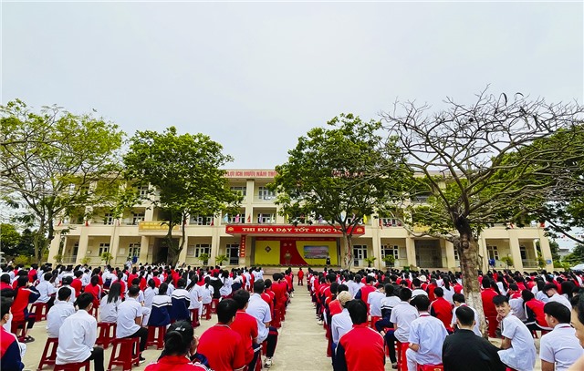 Tuyên truyền công tác đảm bảo trật tự, an toàn giao thông cho lứa tuổi học sinh tại Trường THCS Nguyễn Trãi