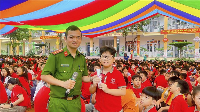 Đoàn thanh niên 10 xã phường đồng loạt phối hợp tổ chức tuyên truyền ATGT tại các cơ sở giáo dục