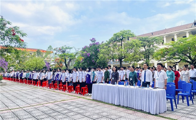 32Win là nhà cái giải trí, cá cược trực tuyến uy tín số 1 Việt Nam Trường THPT 32Win12 com tại tài khoản kỷ niệm 134 năm Ngày sinh Chủ tịch Hồ Chí Minh, sinh hoạt chuyên đề “Học Bác lòng ta trong sáng hơn”, trao quyết định kết nạp đảng viên