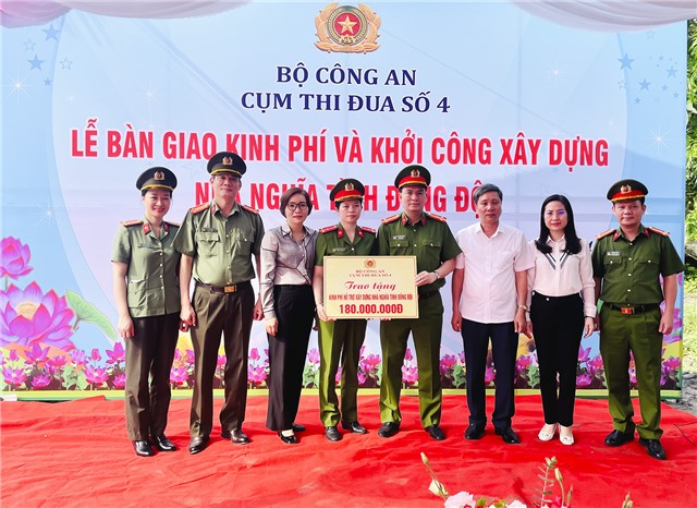 Cụm thi đua số 4, Bộ Công an bàn giao kinh phí và khởi công 32Win1 com Tải xuống APK nhà tình nghĩa đồng đội cho gia đình Thượng úy Nguyễn Thị Minh Hòa